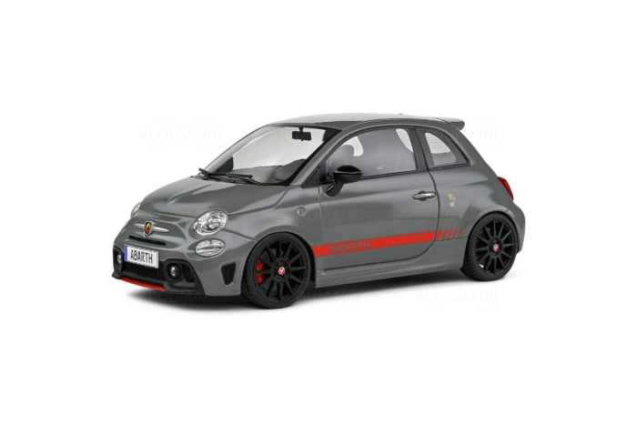 Fiat Abarth 595 grise avec accents rouges et jantes noires