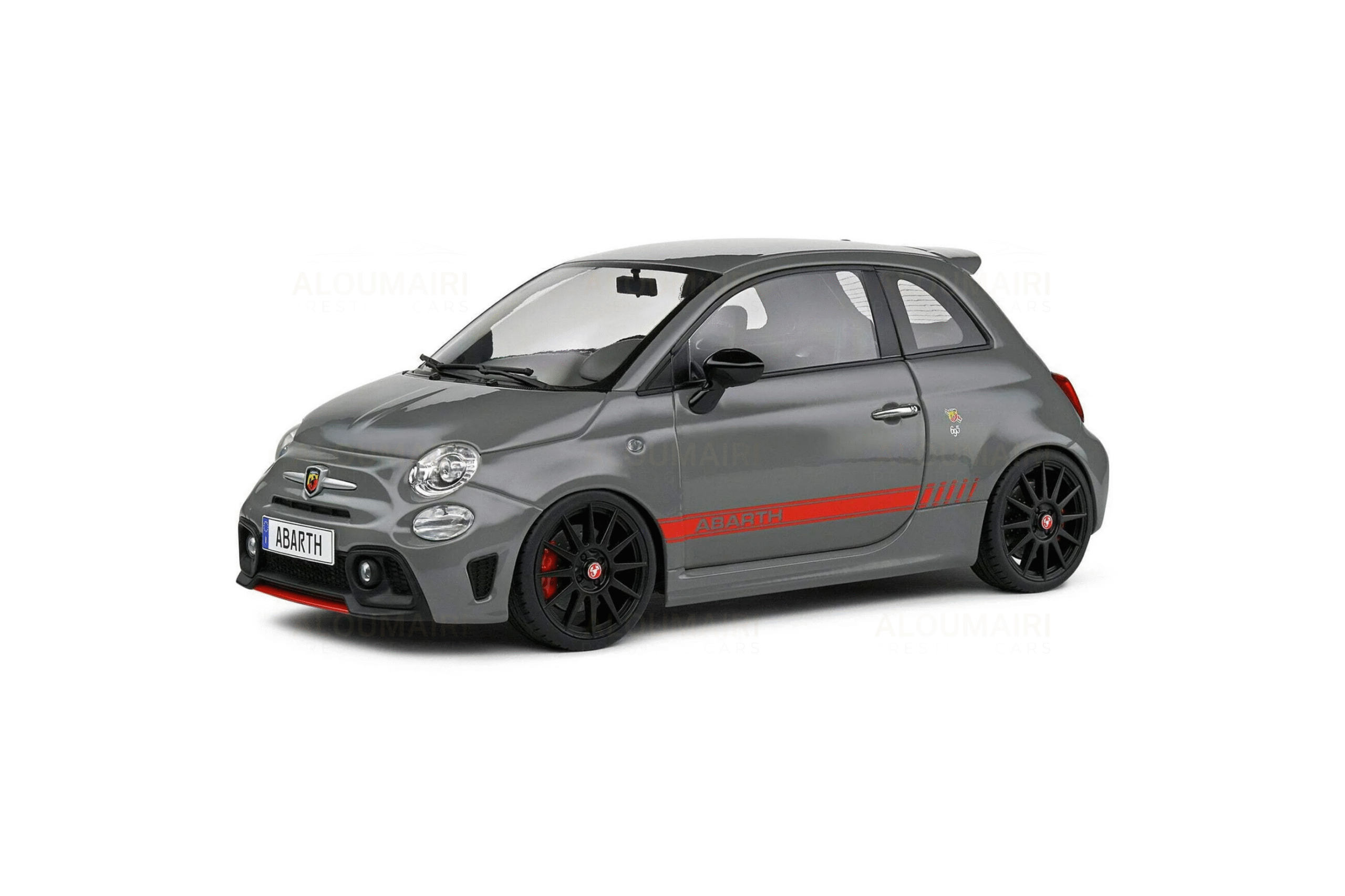 Fiat Abarth 595 grise avec accents rouges et jantes noires